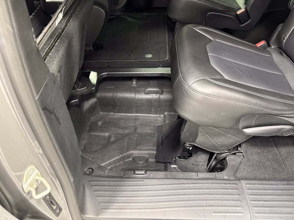Used 2025 Chrysler Pacifica Select FWD image 43