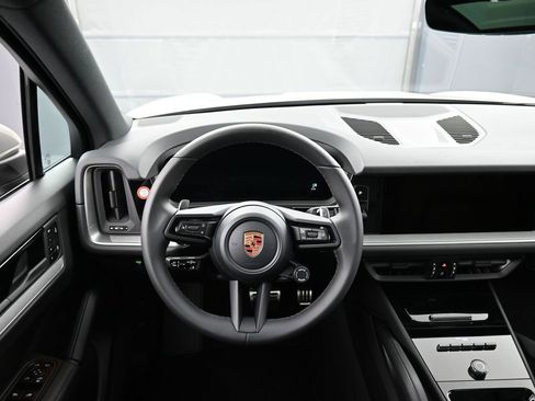 New 2026 Porsche Cayenne S image 18