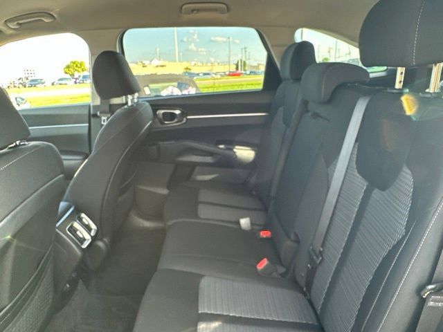 Used 2023 Kia Sorento LX AWD/4WD image 19