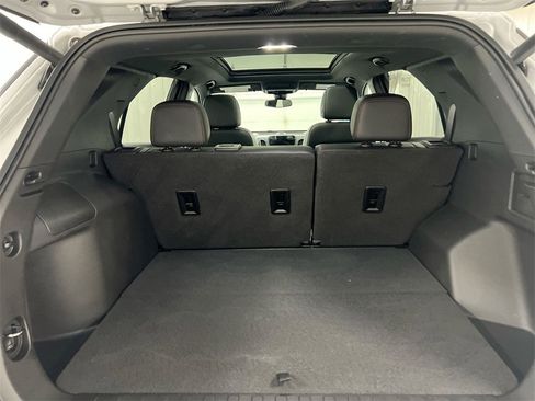 Used 2022 Chevrolet Equinox RS w/ RS Leather Package image 25