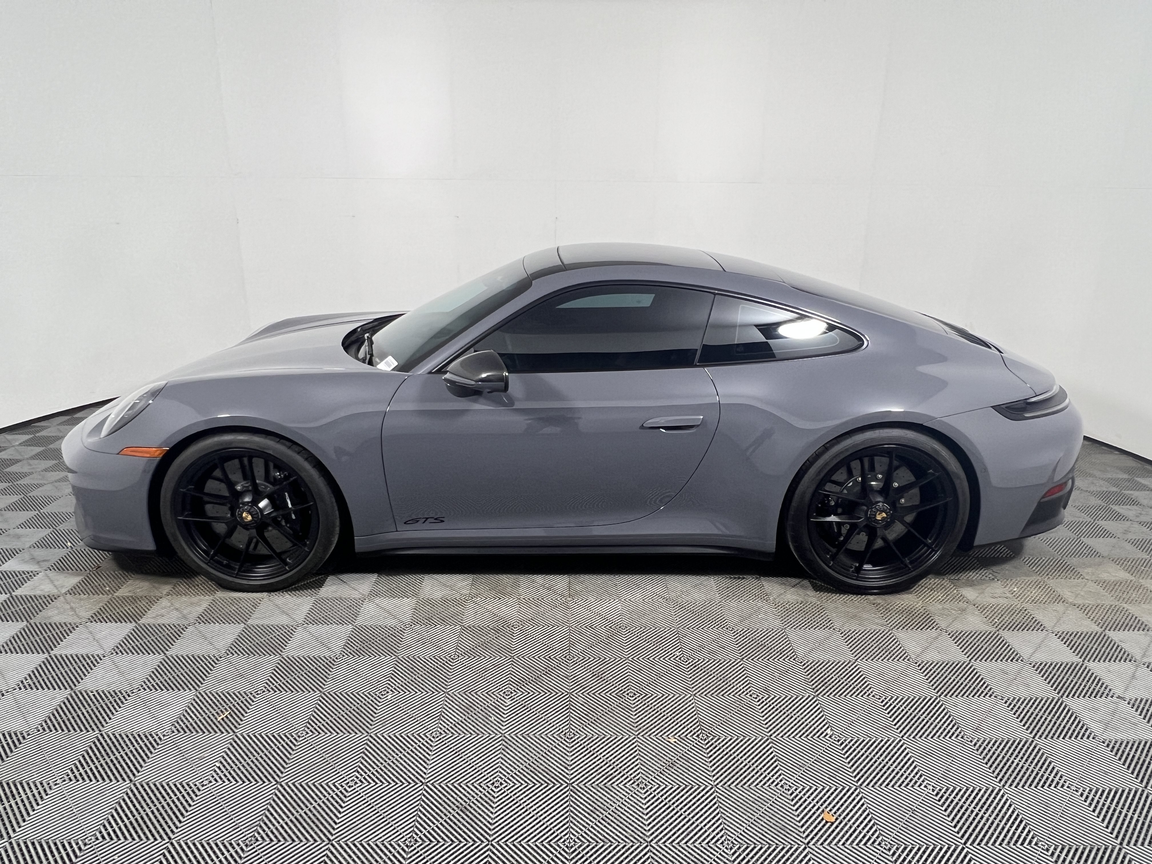 Certified 2025 Porsche 911 Carrera GTS RWD image 2