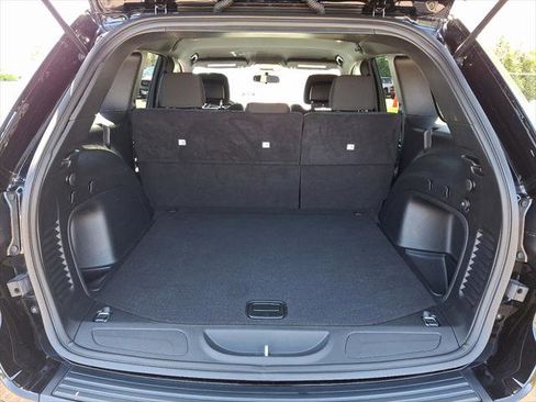 Certified 2021 Jeep Grand Cherokee Laredo image 18