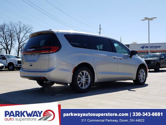 New 2026 Chrysler Pacifica Select AWD/4WD image 10