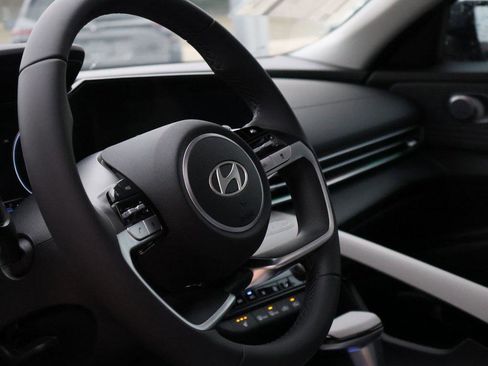 New 2025 Hyundai Elantra Limited image 25