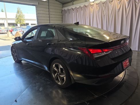 Used 2023 Hyundai Elantra SEL w/ Convenience Package FWD image 7