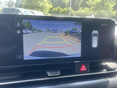 Used 2025 Kia Carnival FWD image 3