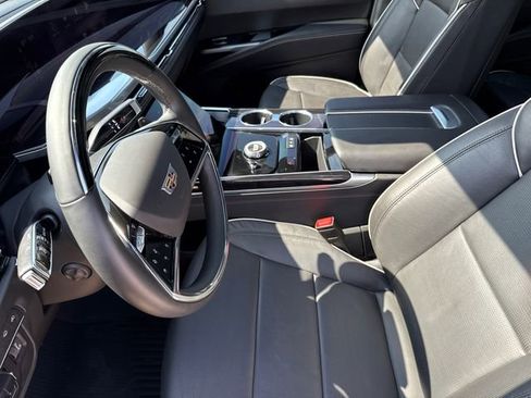 Used 2025 Cadillac Escalade Sport w/ Touring Package image 20