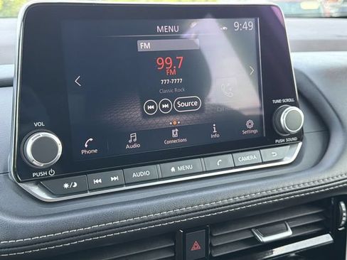 Used 2023 Nissan Rogue SV FWD image 17