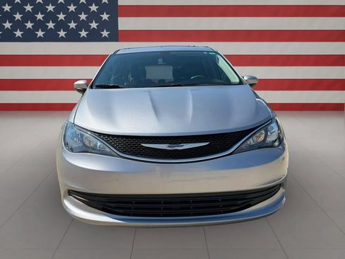 Used 2020 Chrysler Voyager Lxi FWD image 2