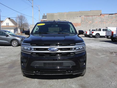 Certified 2022 Ford Expedition Max XLT image 3