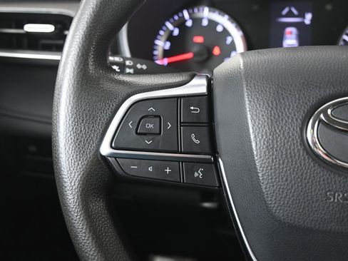 Used 2021 Toyota Highlander L image 35