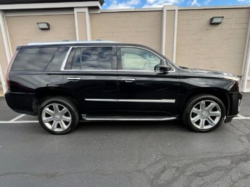 Used 2018 Cadillac Escalade Luxury image 4