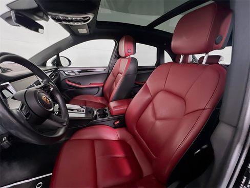 Certified 2022 Porsche Macan S image 5