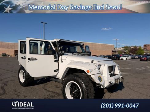 Used 2016 Jeep Wrangler Unlimited Sahara w/ Connectivity Group AWD/4WD image 51