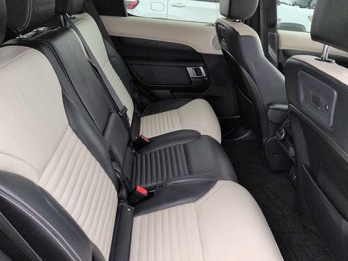 Used 2022 Land Rover Discovery S R-Dynamic image 10