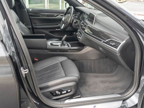 Used 2018 BMW 750i image 36