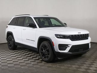 Used 2025 Jeep Grand Cherokee Altitude AWD/4WD video 2