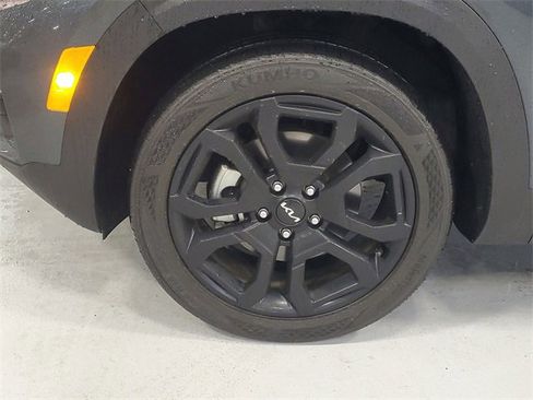 Certified 2024 Kia Seltos X-Line image 6