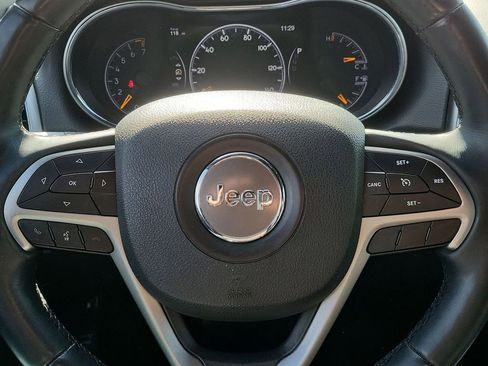 Used 2018 Jeep Grand Cherokee Altitude image 11