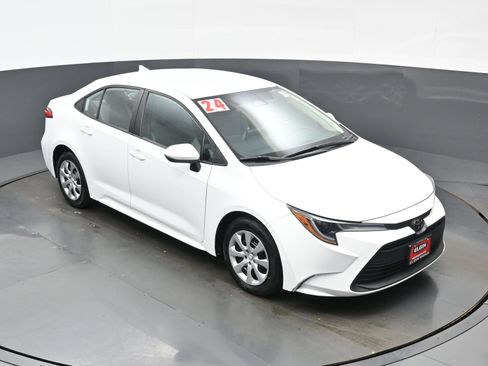 Used 2024 Toyota Corolla LE FWD image 32