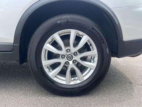 Used 2018 Nissan Rogue SV FWD image 30