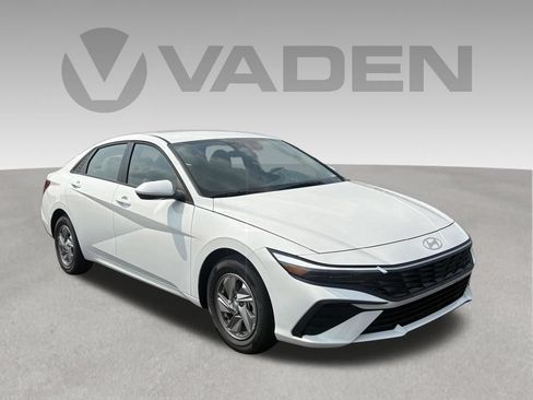 New 2026 Hyundai Elantra SE FWD image 16