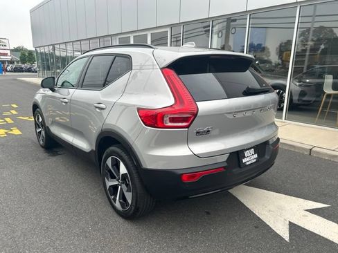 Certified 2025 Volvo XC40 B5 Plus AWD/4WD image 3
