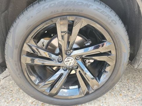 Used 2023 Volkswagen Tiguan SE R-Line FWD image 12