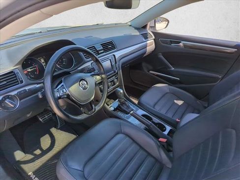 Used 2018 Volkswagen Passat 2.0T SEL Premium image 9