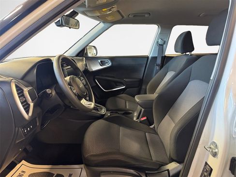 Certified 2023 Kia Soul LX w/ LX Technology Package image 12