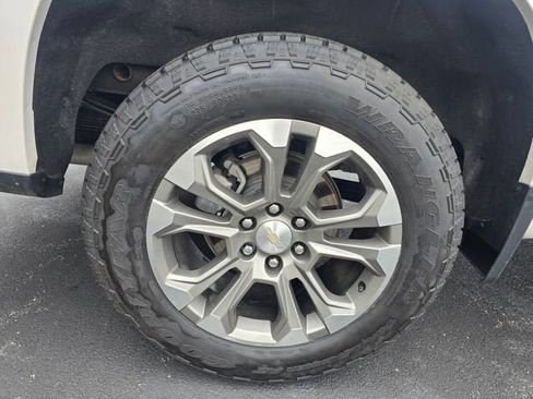 Used 2024 Chevrolet Silverado 1500 High Country w/ Z71 Off-Road Package AWD/4WD image 12