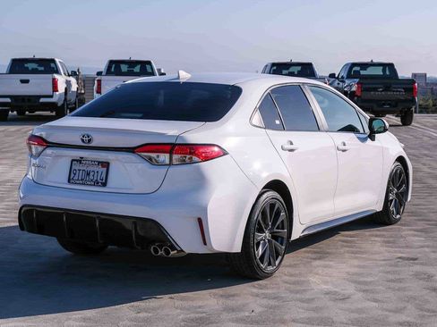 Used 2025 Toyota Corolla SE FWD image 4