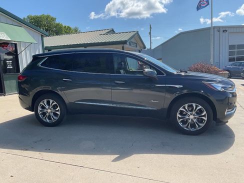 Used 2021 Buick Enclave Avenir w/ Avenir Technology Package FWD image 2