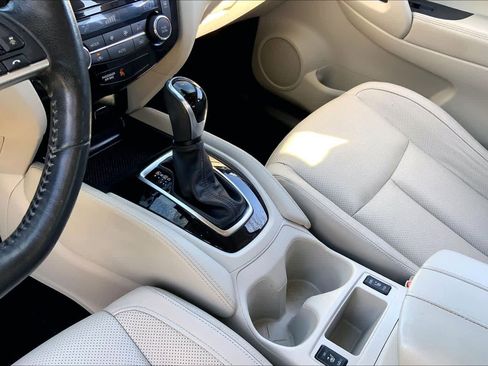 Used 2017 Nissan Rogue Sport SL w/ SL Premium Package image 17