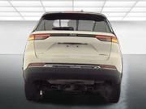 Used 2024 Jeep Grand Cherokee Limited image 9