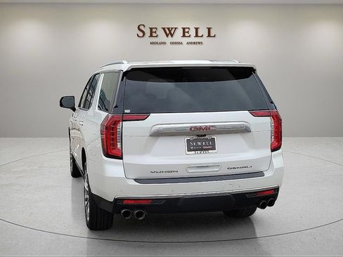 Used 2021 GMC Yukon Denali w/ Denali Premium Package AWD/4WD image 3