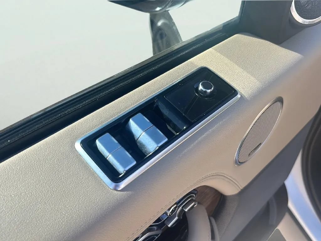 Used 2019 Land Rover Range Rover HSE AWD/4WD image 11