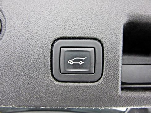 Used 2018 Chevrolet Equinox LT image 14