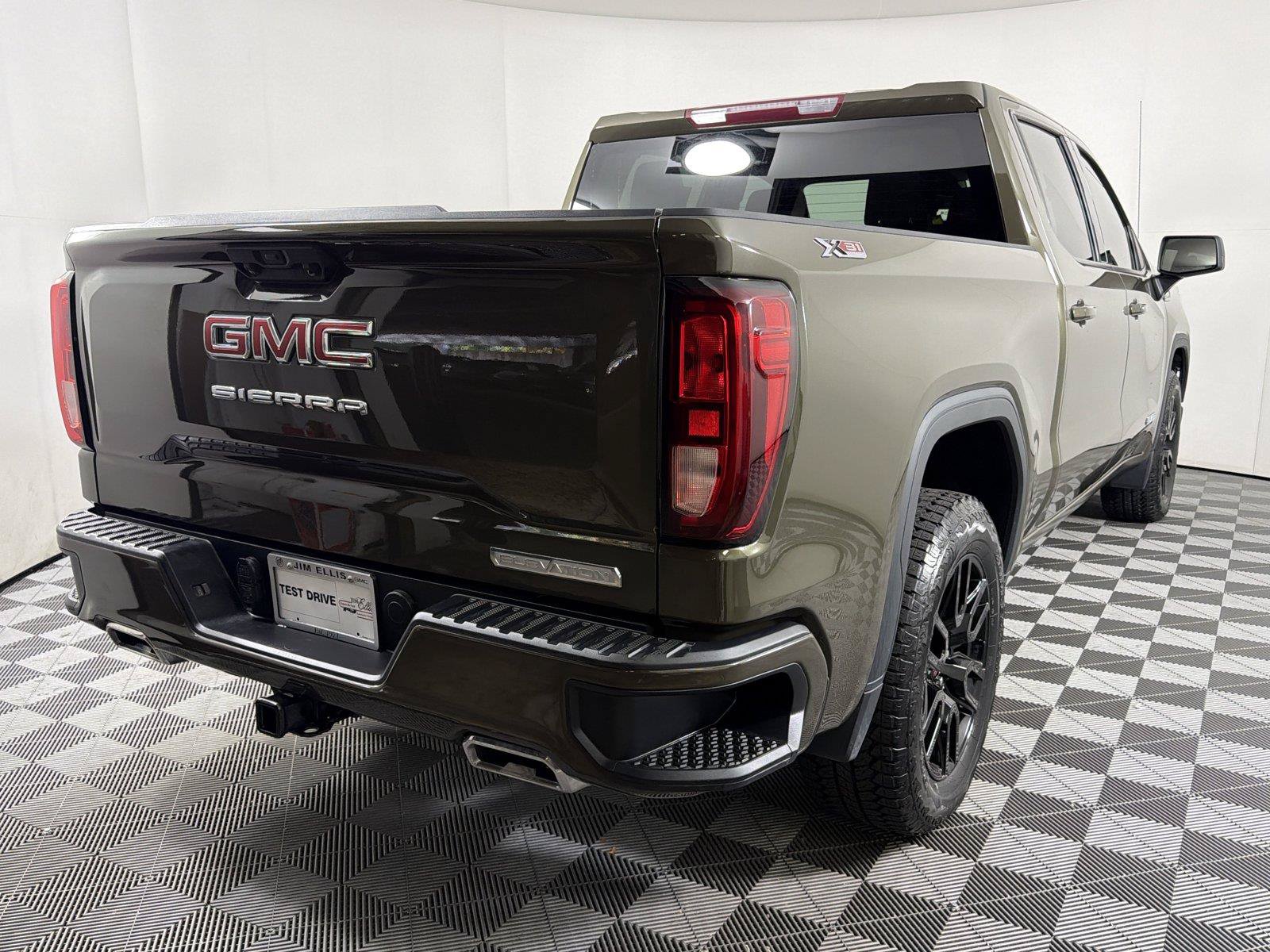 Used 2023 GMC Sierra 1500 Elevation w/ X31 Off-Road Package AWD/4WD image 6
