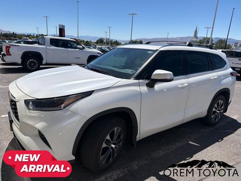 Used 2021 Toyota Highlander XLE AWD/4WD image 12