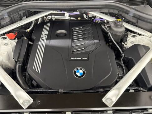 Used 2022 BMW X5 xDrive40i w/ M Sport Package AWD/4WD image 43