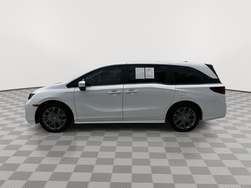 Used 2026 Honda Odyssey Touring image 3