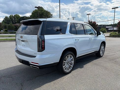 Used 2026 Cadillac Escalade Luxury AWD/4WD image 4