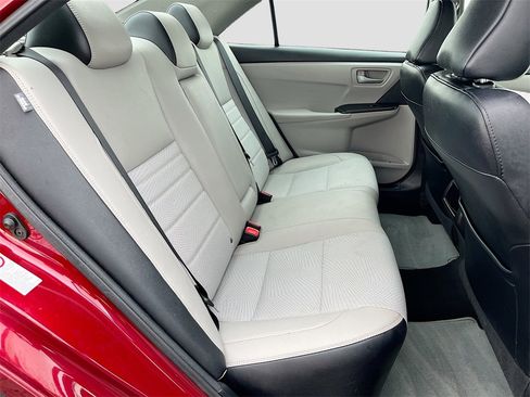 Used 2017 Toyota Camry SE image 24