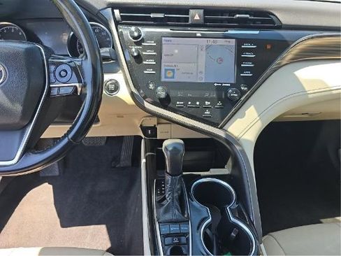 Used 2019 Toyota Camry XLE w/ Navigation Package FWD image 7