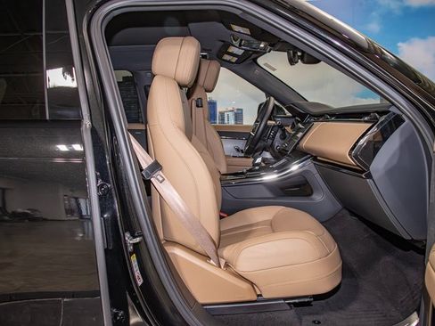 Certified 2025 Land Rover Range Rover Sport SE image 21