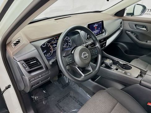 Used 2023 Nissan Rogue SV image 9