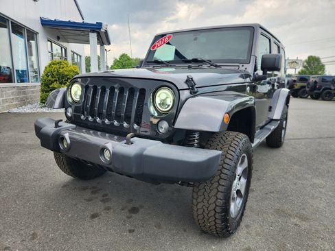 Used 2016 Jeep Wrangler Unlimited Sahara w/ Connectivity Group AWD/4WD image 4