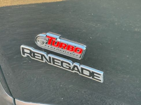 Used 2023 Jeep Renegade Latitude image 10