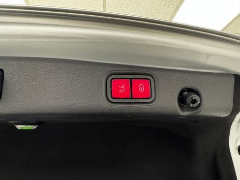 Used 2018 Mercedes-Benz E 300 4MATIC image 45